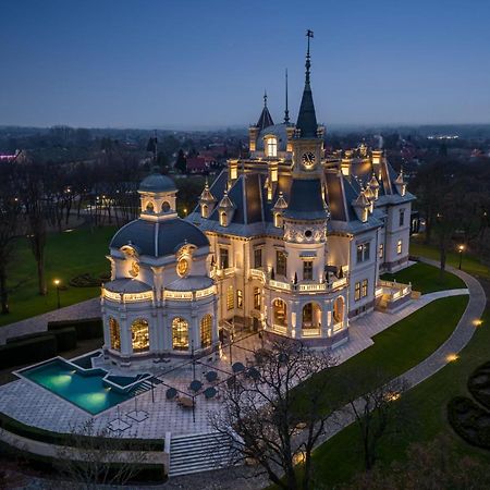 Botaniq Castle Of Tura - Small Luxury Hotels Of The World Bagian luar foto